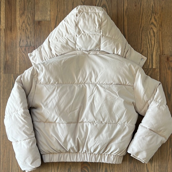 A&F NWT Cream Puffer Jacket - Picture 5 of 5